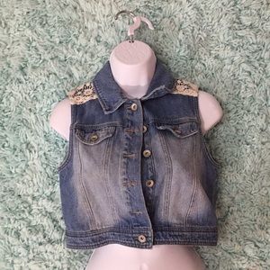 Girls jean vest 🦄3 for $15 🦄